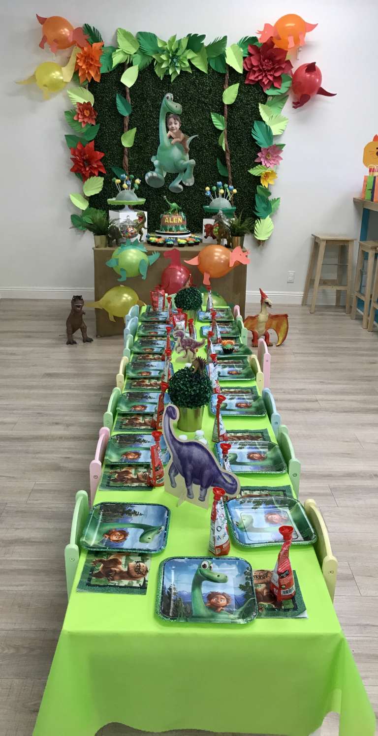 dinosaur-themed-party-happy-kid-party